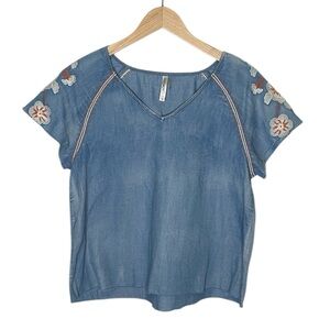 MUR MUR WOMEN V-NECK FLORAL SLEEVE DENIM FRAYED EDGE SHORT SLEEVE TOP SIZE SMALL